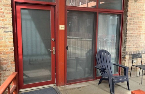 Pilsen Apartment | Airy & Spacious Loft - 1BR Perfect For Long-Term Stays