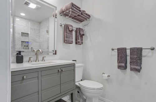 Highlands - Perkins Apartment | Airy Studio off Highland Rd. near LSU and Hospitals