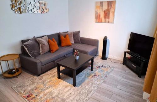Sudbury Apartment | Aisiki Stays Apartments at Wembley, Ground Floor 2 Bedroom and 1 Bathroom Flat, King or Twin beds and Double bed with FREE WiFi and PARKING