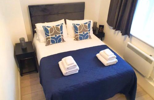 Sudbury Apartment | Aisiki Stays Apartments at Wembley, Ground Floor 2 Bedroom and 1 Bathroom Flat, King or Twin beds and Double bed with FREE WiFi and PARKING