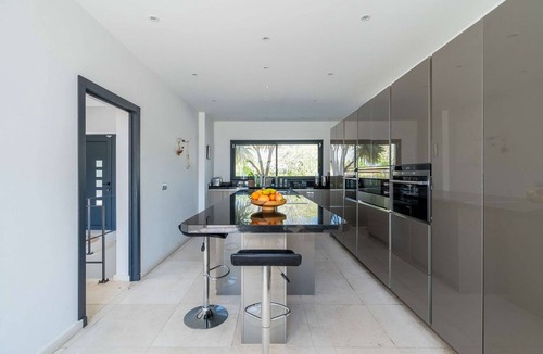 Nord House | Aix-en-Provence countryside – A contemporary property – Sleeps 10