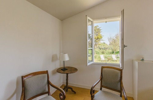 Ile-d'Aix House | Aixcale near the sea