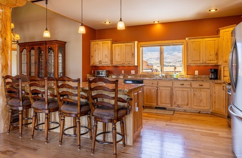 Wapiti House | AJ's Outpost- Family retreat, Mountain views, Great location