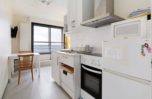 Batz-sur-Mer Apartment | Ajoncs Apartment – Seafront, Terrace, Parking, Côte Sauvage