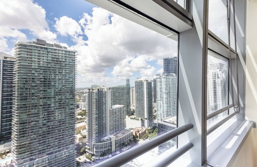 Brickell Apartment | AKA Brickell 32th Free Parking by Palermo Home