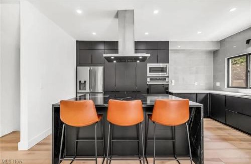 Highland Square House | Akron - 4BR Modern Home