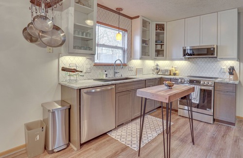 Highland Square House | Akron Home w/Deck: Walk to Towpath Trail!