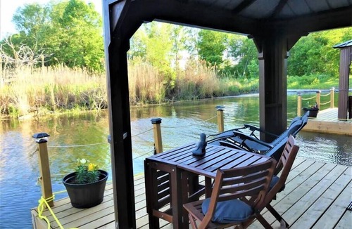 Saint-Paul-de-l'Ile-aux-Noix Cabin | Aloberge 8 (Saint-Paul-de-l'Île-Aux-Noix)