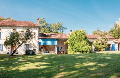 Saint-Pe-Saint-Simon Cottage | Al Hambra, Enjoy Tranquility In Our Beautifully Converted Cottage (Sleeps 10)