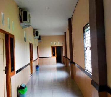 Praya Barat Hotel | AL KISWAH Homestay