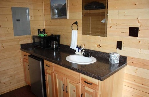 Pipe Creek Cabin | Al's Hideaway Bulli Cabin