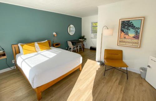 Town of Pines Hotel | Al & Sally's Motel