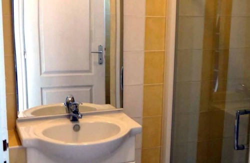 Chatillon-sur-Broue House | Alaguyauder La Chambre