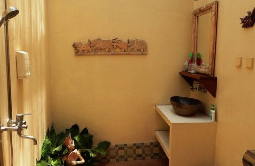 Sleman House | Alamanda Family Villas & Pool