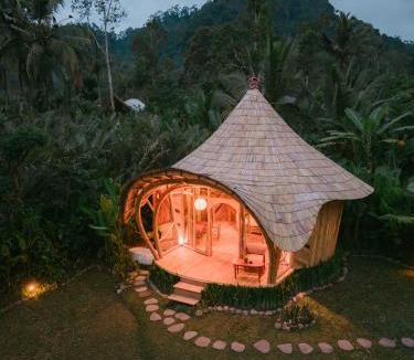 Selat Villa | Alambali Bamboo House