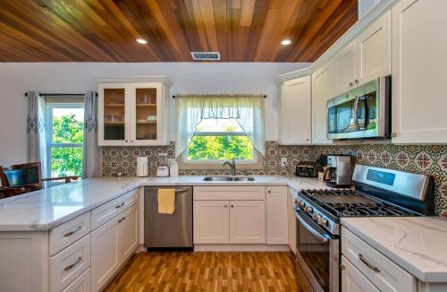 West Alameda House | Alameda luxury 2BR 2BA house, AC, near ferry to San Francisco, 2 free parking spaces