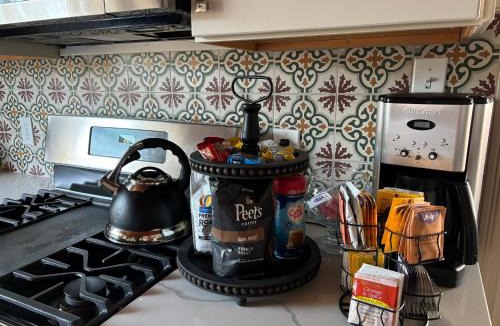 West Alameda House | Alameda luxury 2BR 2BA house, AC, near ferry to San Francisco, 2 free parking spaces