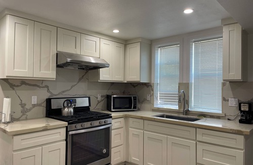 West Alameda Apartment | Alameda Modern Victorian 2BD unit D