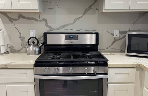 West Alameda Apartment | Alameda Modern Victorian 2BD unit D