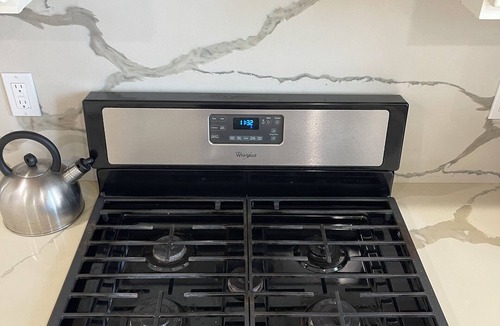 West Alameda Apartment | Alameda Modern Victorian 2BD unit D