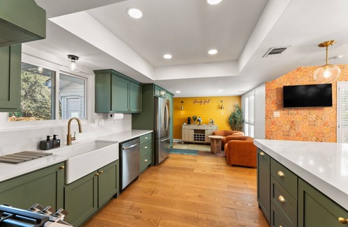 North San Antonio - SAT House | Alamo Family Retreat - Pool, Hot Tub, Game Room, Near Airport, Alamo, & Downtown