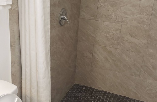 Elmwood Area Hotel | Alamo Motel