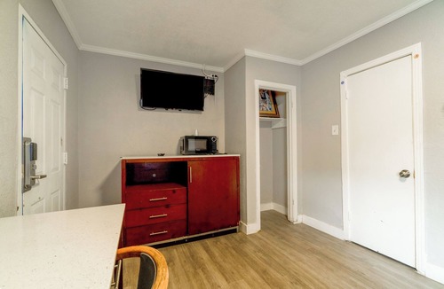 West San Antonio Hotel | Alamo Oasis Inn And Suites By Oyo San Antonio