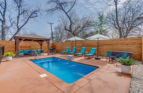 Northwest Los Angeles Heights House | Alamodome 6 mi, 5 BDRMS, Movie Rm, Pool, PS5, XBOX