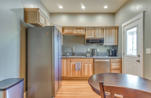Alamogordo Apartment | Alamogordo Studio w/ Porch & Mountain Views!