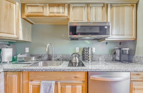 Alamogordo Apartment | Alamogordo Studio w/ Porch & Mountain Views!