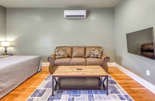 Alamogordo Apartment | Alamogordo Studio w/ Porch & Mountain Views!