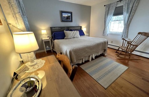 Orland Bed & Breakfast | Alamoosook Lakeside Inn