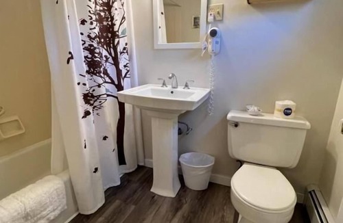 Orland Bed & Breakfast | Alamoosook Lakeside Inn