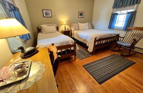 Orland Bed & Breakfast | Alamoosook Lakeside Inn