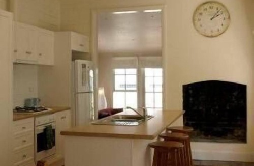 Portland House | ALANDRA - Light Filled | Centrally Located | Airconditioned