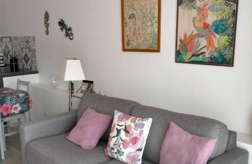 Comigne House | Alaric Lodge: gîte champêtre avec parking privé.