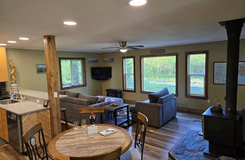 Bear Creek House | Alaska View Lodge