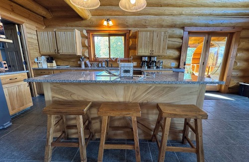 Palmer House | Alaskan Lodge with Hot Tub