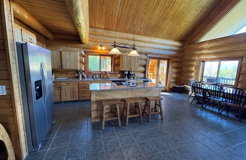 Palmer House | Alaskan Lodge with Hot Tub