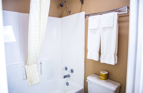 Albany Hotel | Albany Inn & RV Campground