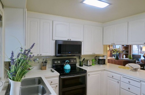 Tri-Cities House | Albany · Modern home w firepit & foosball