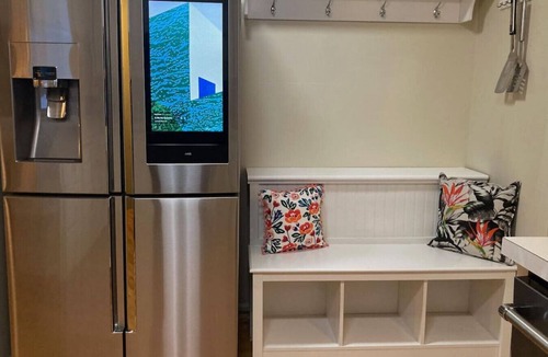 Tri-Cities House | Albany · Modern home w firepit & foosball