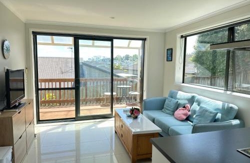 Fairview Heights Apartment | Albany Sunny Deck Retreat