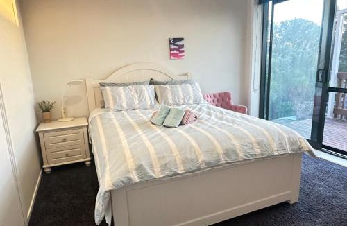 Fairview Heights Apartment | Albany Sunny Deck Retreat