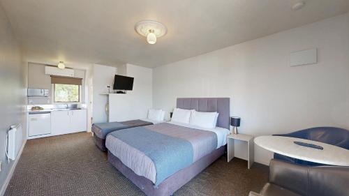 Westshore Hotel | Albatross Motel