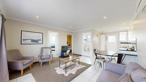 Westshore Hotel | Albatross Motel