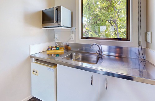 Westshore Hotel | Albatross Motel