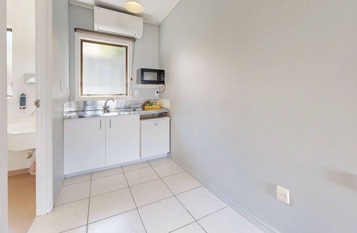 Westshore Hotel | Albatross Motel