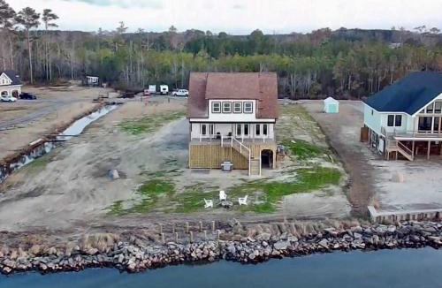 Columbia House | Albemarle Soundfront Retreat