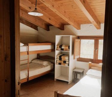 San Lorenzo de Morunys Hostel | Alberg rural torre del baró